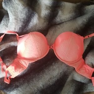 Victoria's secret bombshell plunge in coral